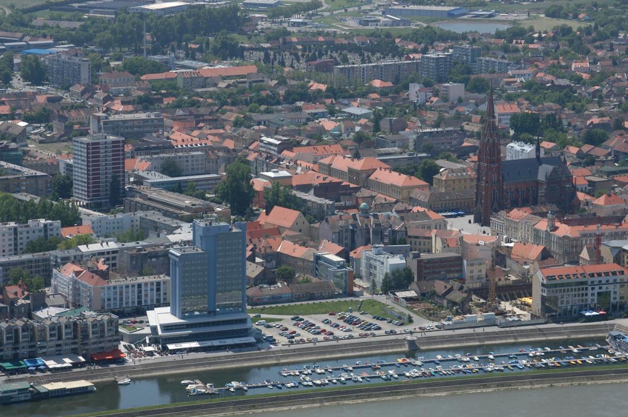 Hotel Osijek Exteriör bild