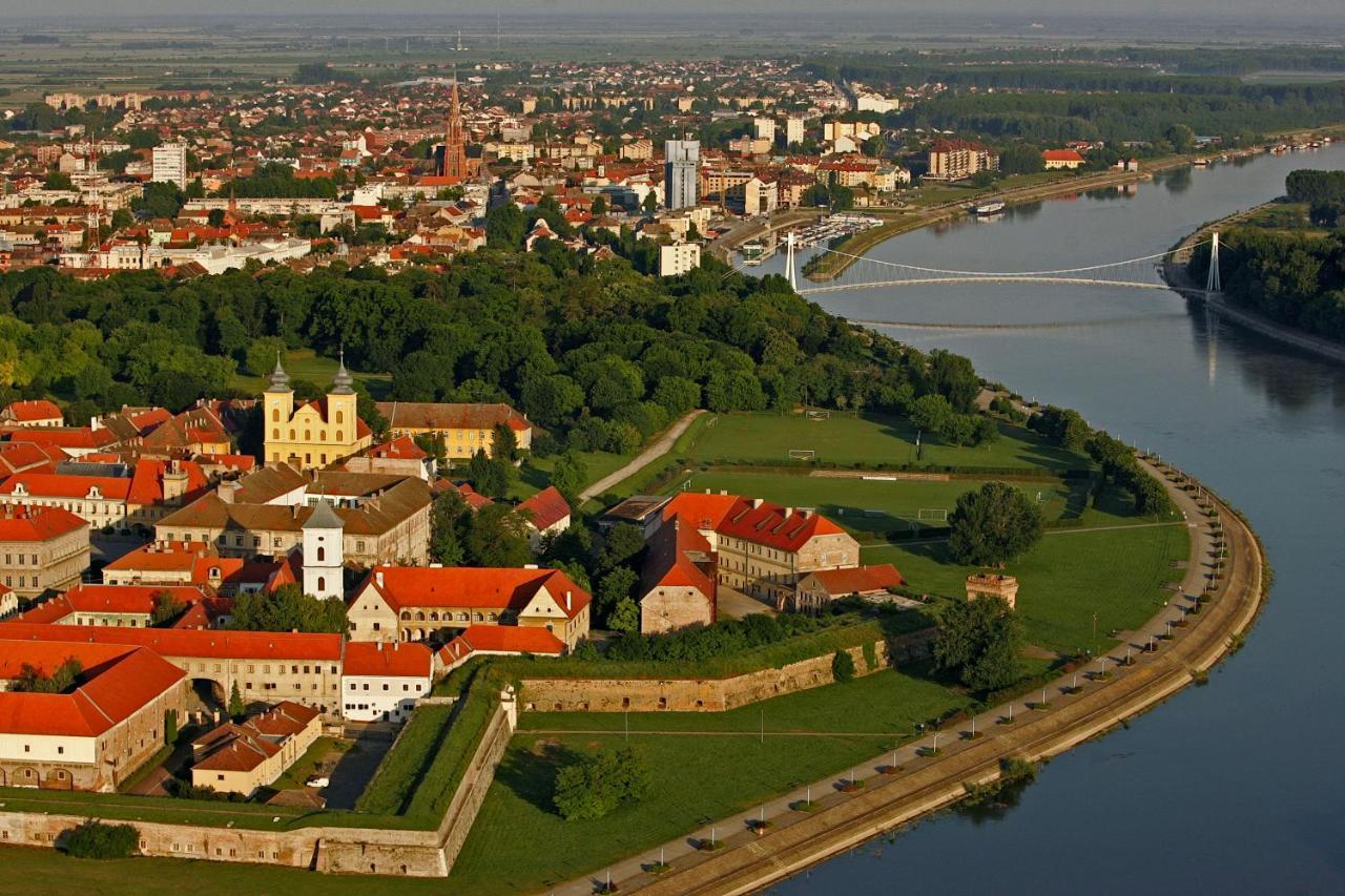 Hotel Osijek Exteriör bild